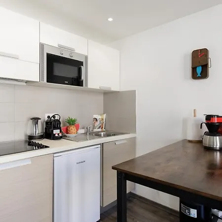 Doris Yourhosthelper *