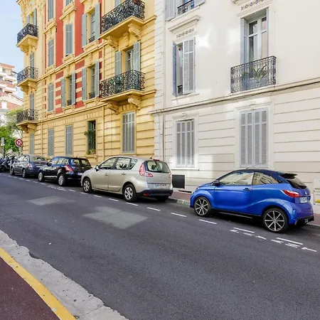 Doris Yourhosthelper Cannes