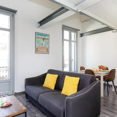 Doris Yourhosthelper *